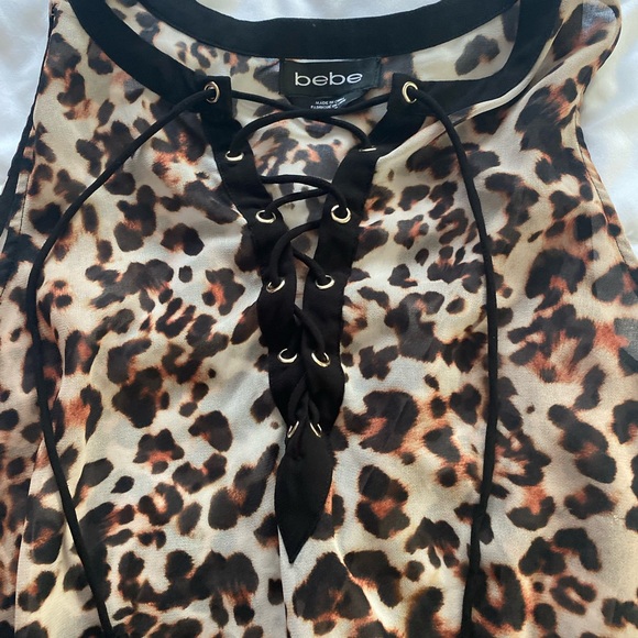 BEBE animal print lace up sleeveless sheer blouse size xx small - Picture 4 of 5